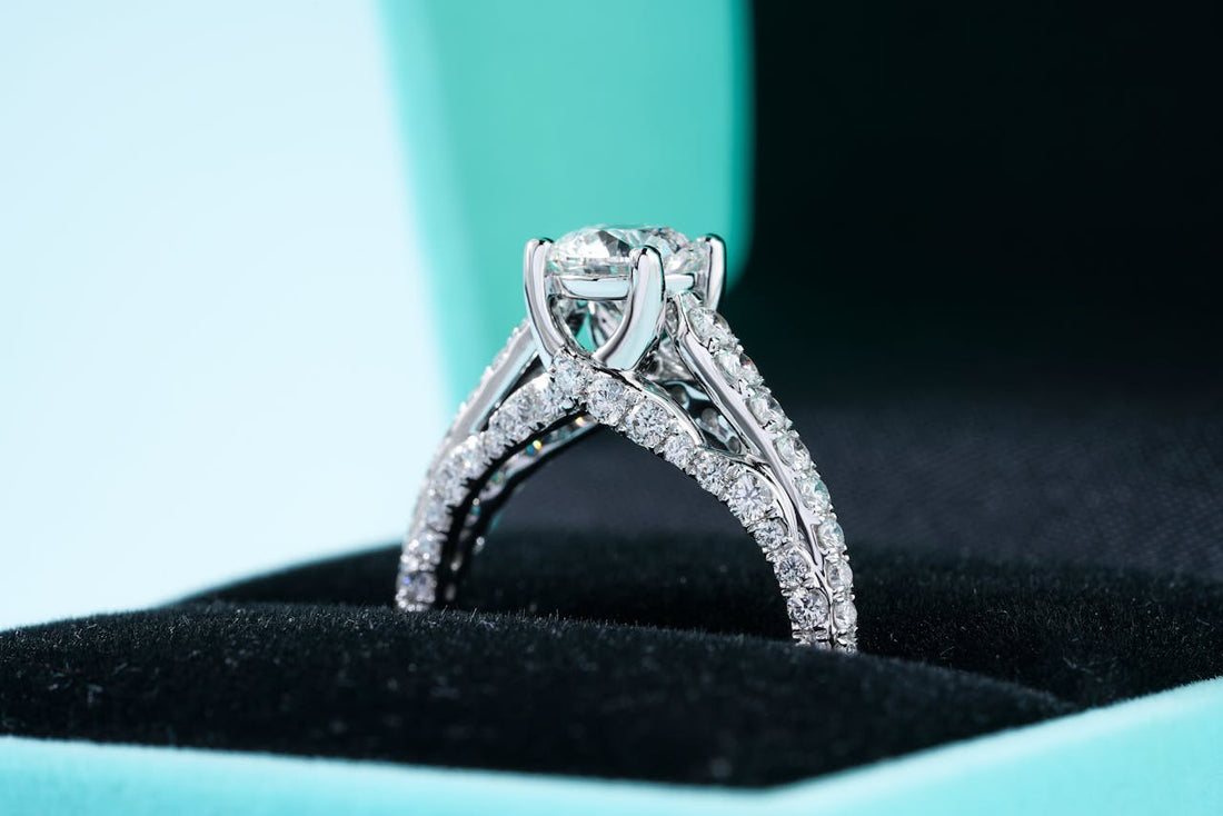 WHAT IS MOISSANITE, AND WHY IS IT PERFECT FOR ENGAGEMENT RINGS?