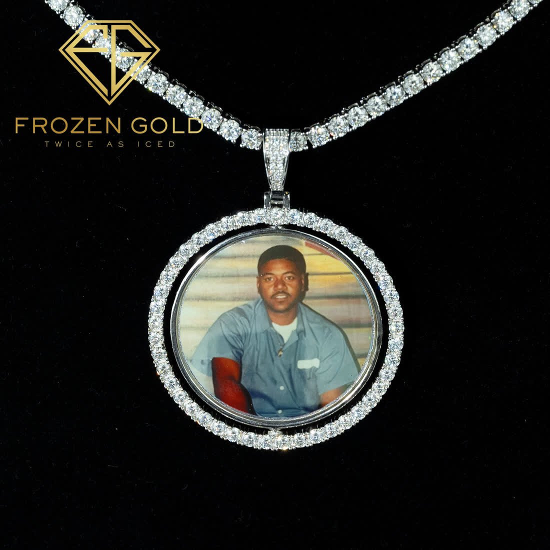 Photo medallion memorial pendant