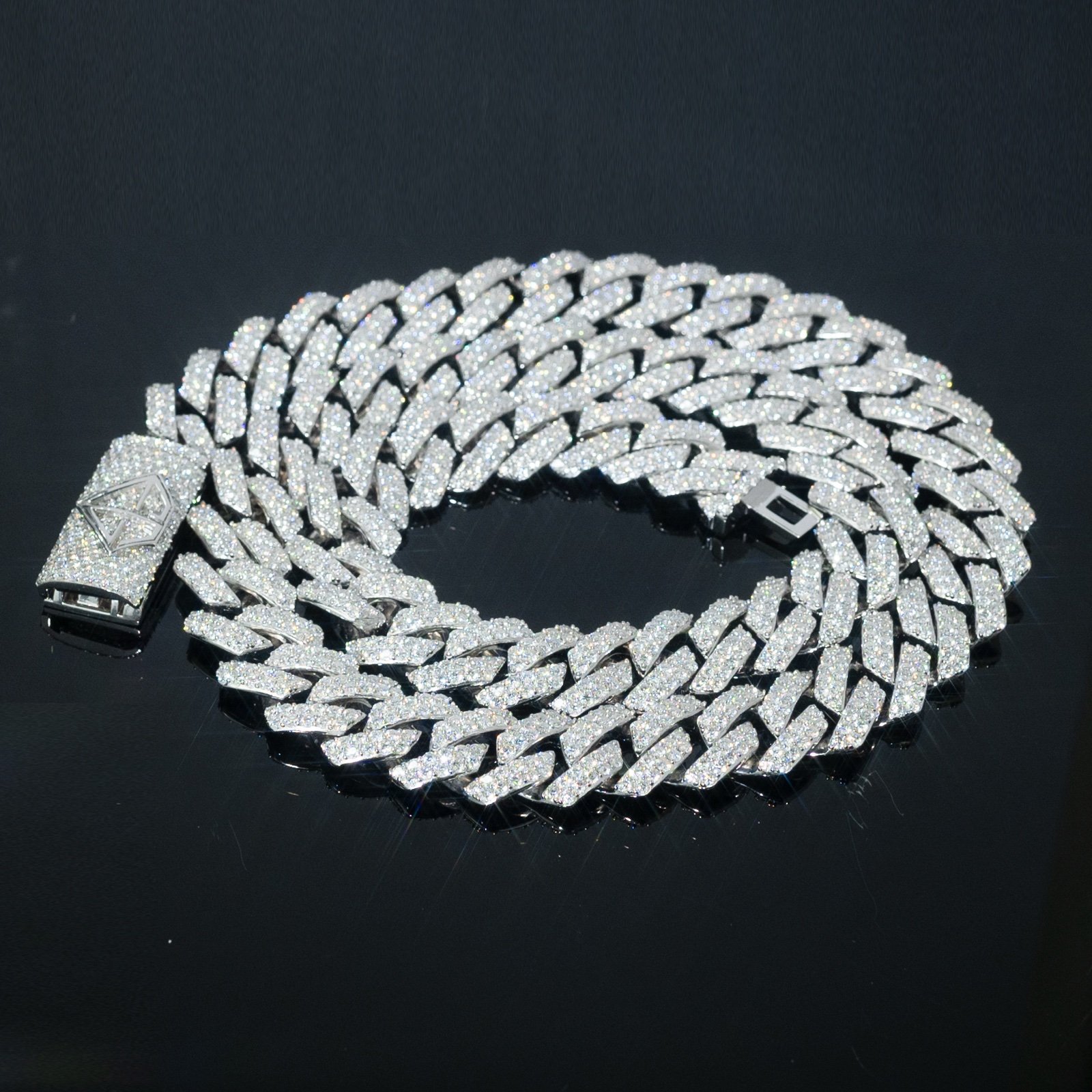15mm prong-set Cuban chain, coiled
